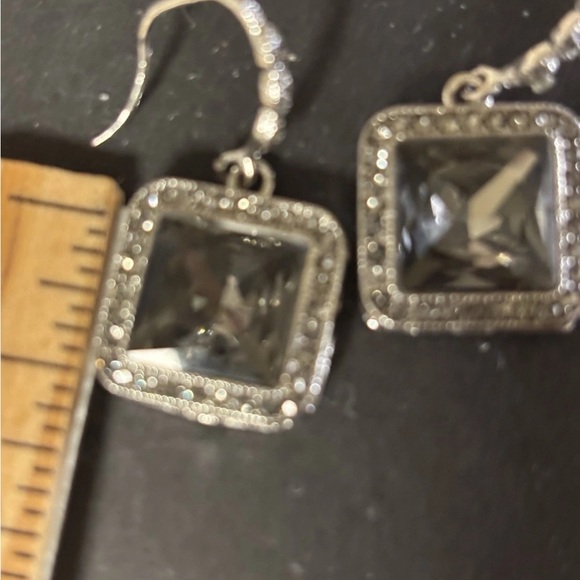 Elegant Silver Square Earrings - Picture 6 of 8